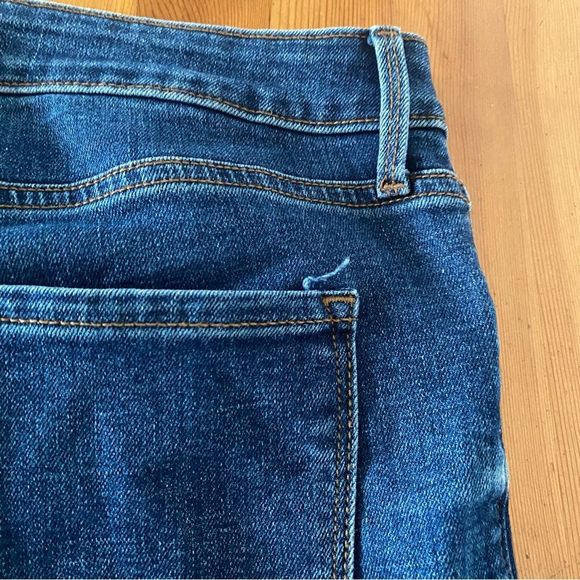 OLD NAVY Size 10 Blue High Rise Bermuda Denim Jean 7” Shorts - Picture 12 of 16